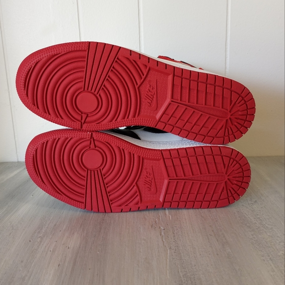 Jordan 1 Retro High Satin Black Toe 2019 Women's Size 6 - Picture 9 of 15